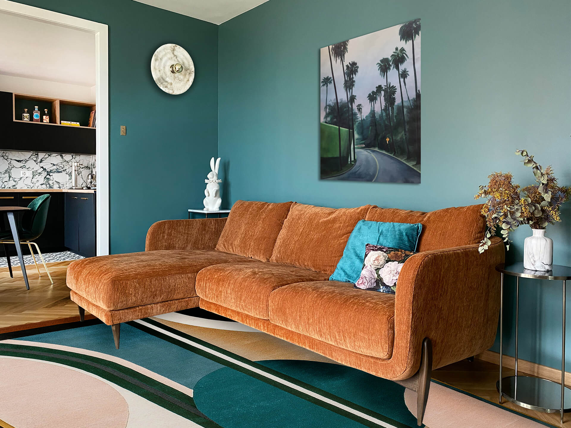 decoration_sejour_appartement_canape_velours_cuivre_mur_vert_lausanne_pully_suisse_romande_emmanuelle_diebold.jpg