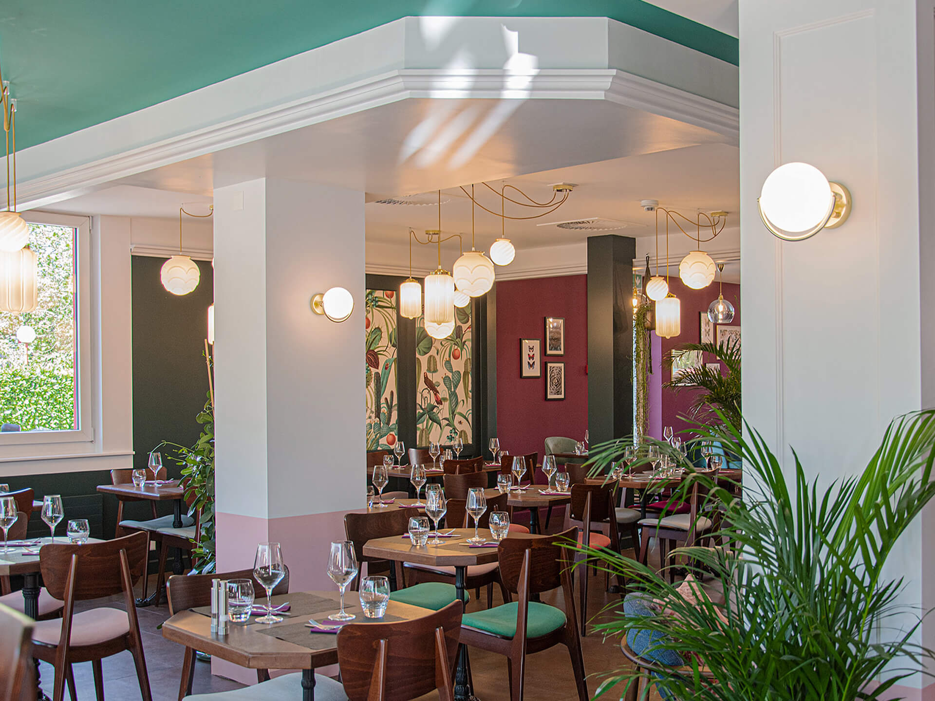 decoration_restaurant_union_epalinges_lausanne_tablehaute_bois_ambiance_jungle_vert_plantes_emmanuelle_diebold.jpg